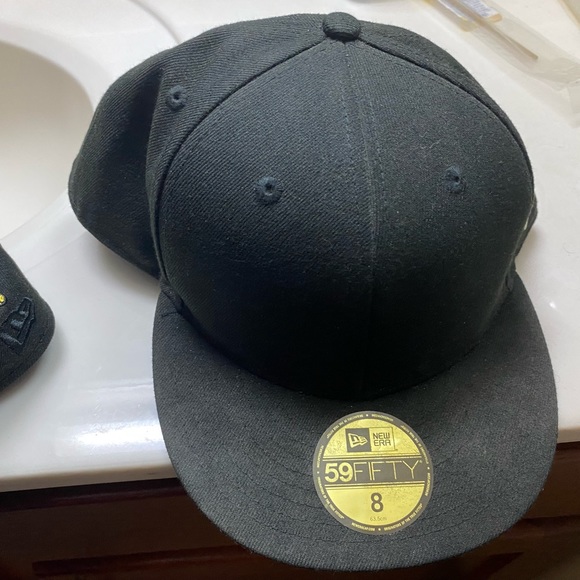 1.PITTSBURGH PIRATES 🏴☠️ 🧢 2.CINCINNATI🧢 3.ALL BLACK 🧢NEW ERA Sizes is 8️⃣ - Picture 4 of 15